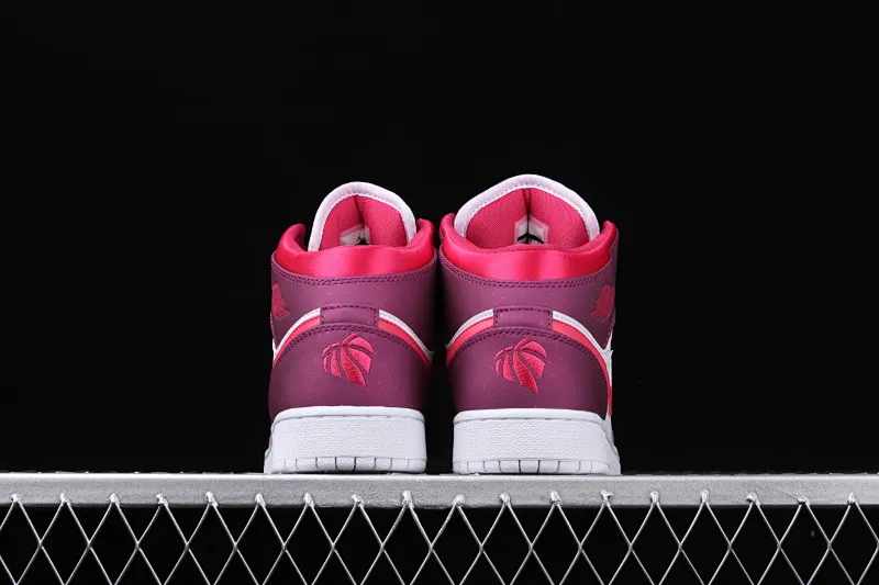 All Categories Air Jordan Jordan Series Basketball Shoes Air Jordan 1 Mid Air Jordan 1 Mid GS White Purple Buckle Broken China Full First Layer Authentic Standard 555112-661